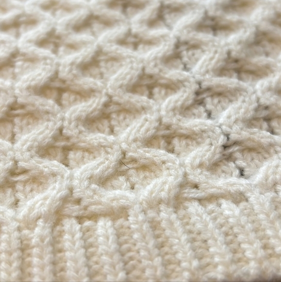 FRYE Woman's Classic Beanie - Picture 9 of 11